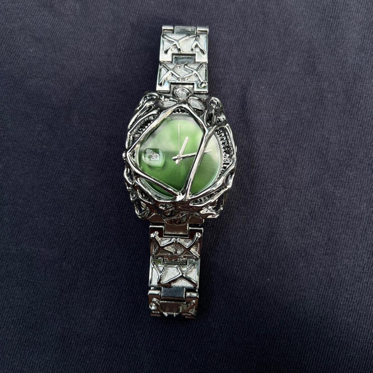 Green face y2k watch. - Image 1