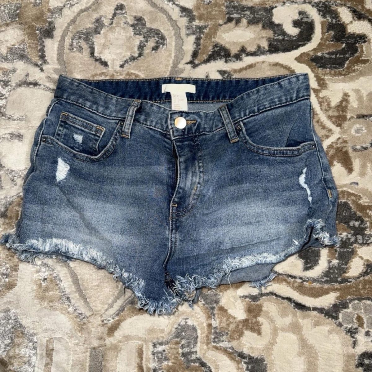H&M Women's Blue and Navy Shorts - Image 1