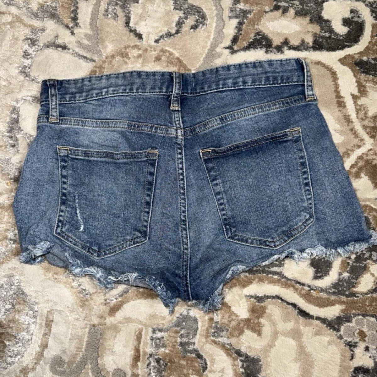 H&M Women's Blue and Navy Shorts - Image 2