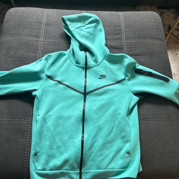Teal Green Nike tech