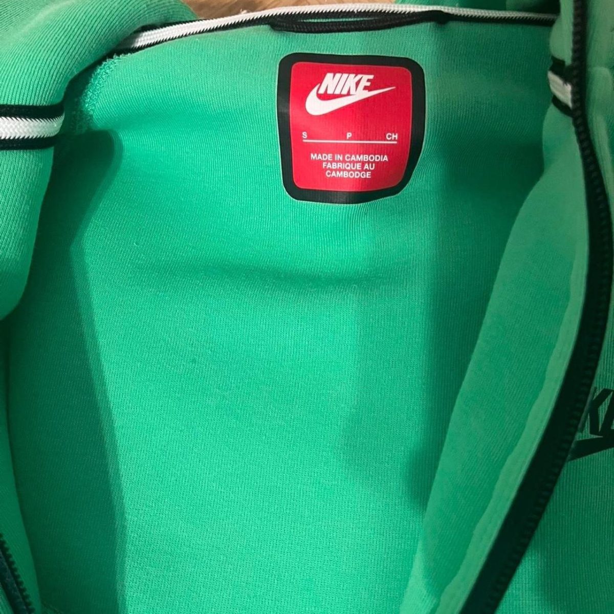 Nike Men's Green Tech Suit - Image 3