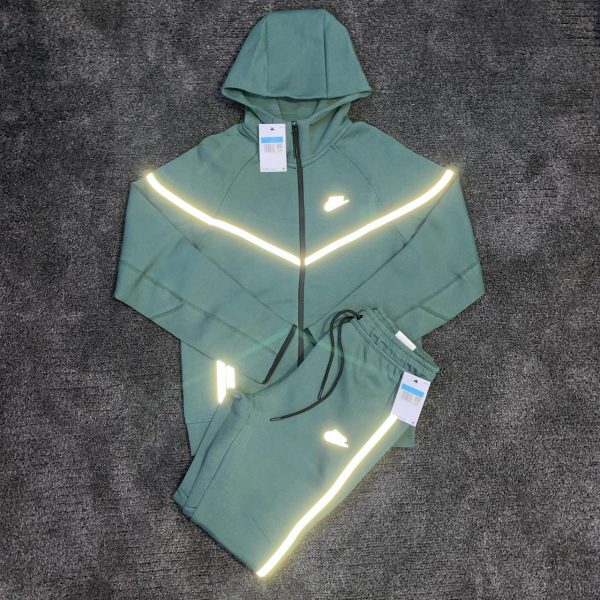 Nike Men's Green Tracksuit
