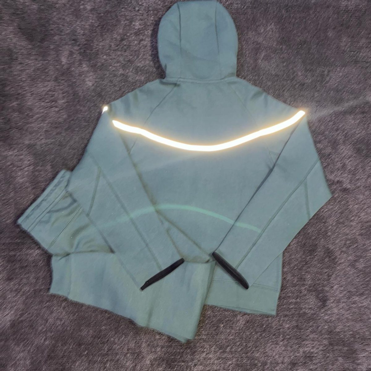 Nike Men's Green Tracksuit - Image 4