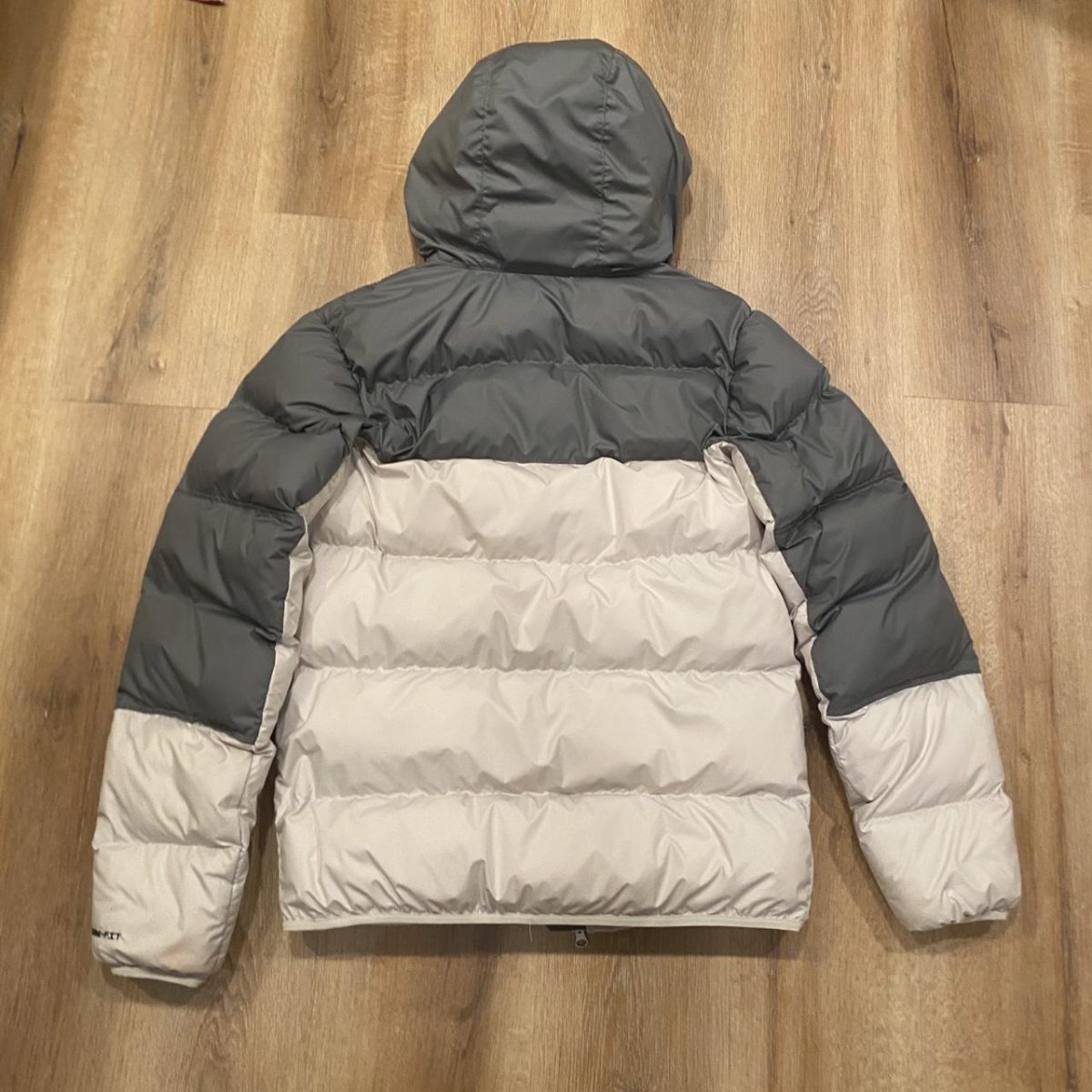 Beige Nike puffer jacket - Image 2