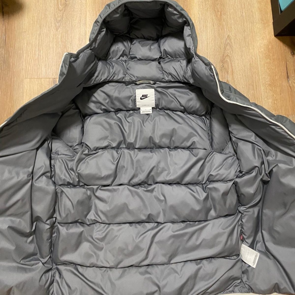 Beige Nike puffer jacket - Image 3