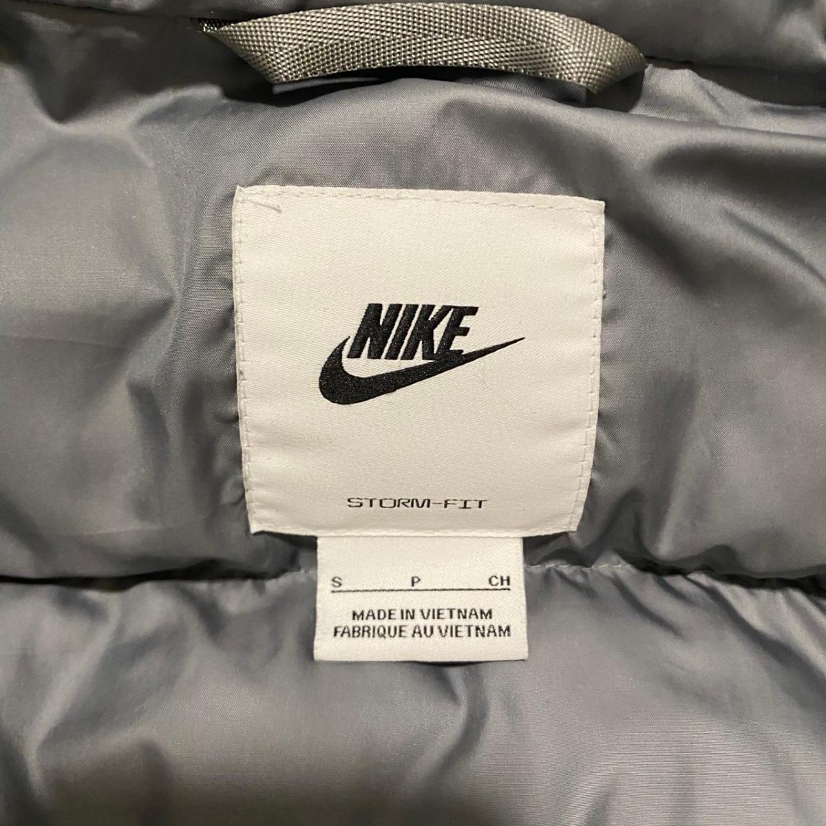 Beige Nike puffer jacket - Image 4