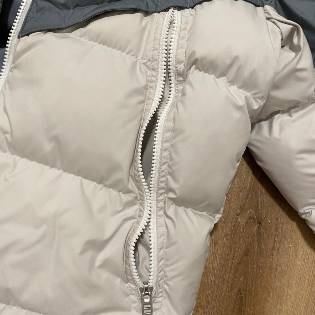 Beige Nike puffer jacket - Image 5
