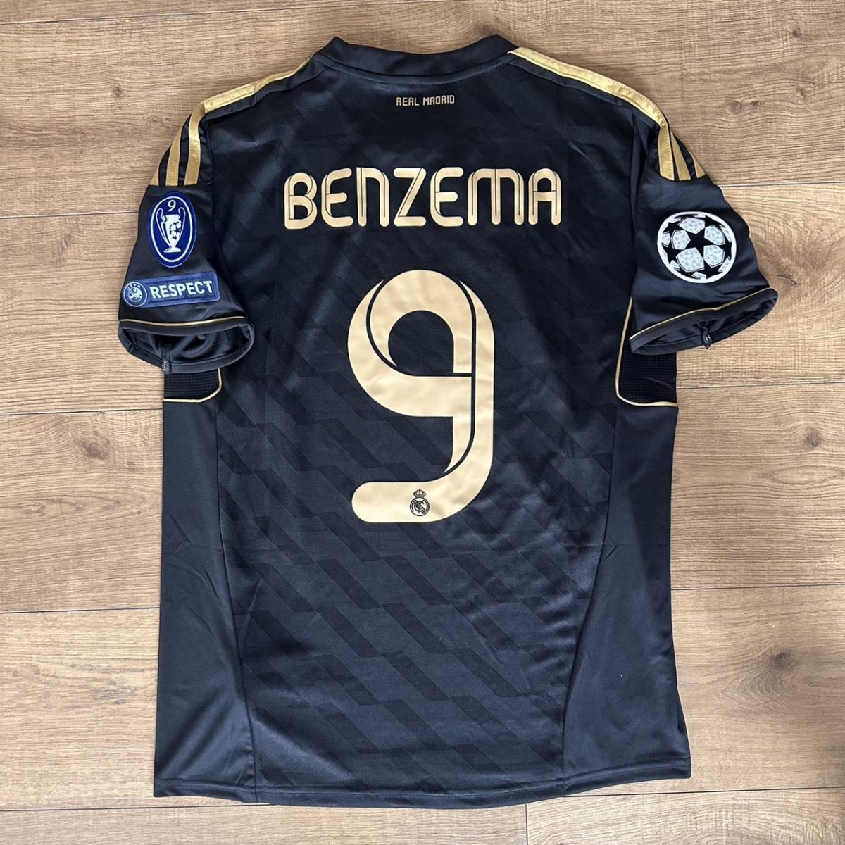 Benzema  Real Madrid 11/12 away - Image 1