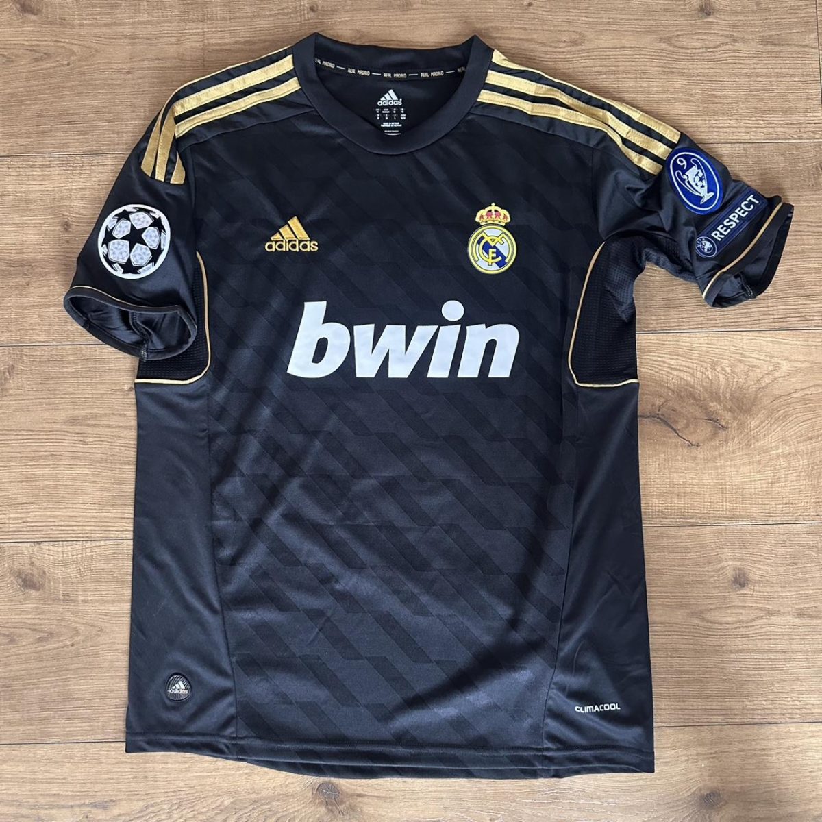 Benzema  Real Madrid 11/12 away - Image 2