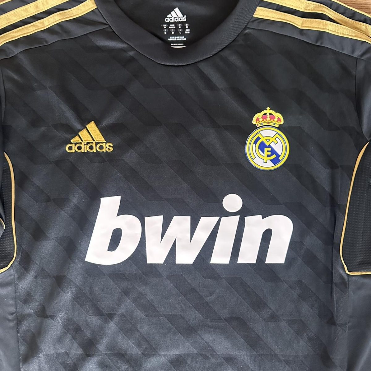 Benzema  Real Madrid 11/12 away - Image 3
